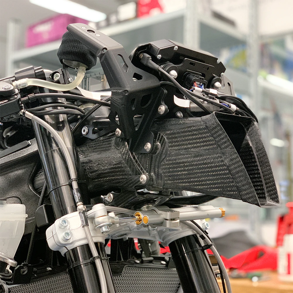 Ansaug-Luftführung SBK, Motec Display 4 Ansaug-Luftführung SBK, Motec Display – Bild 2